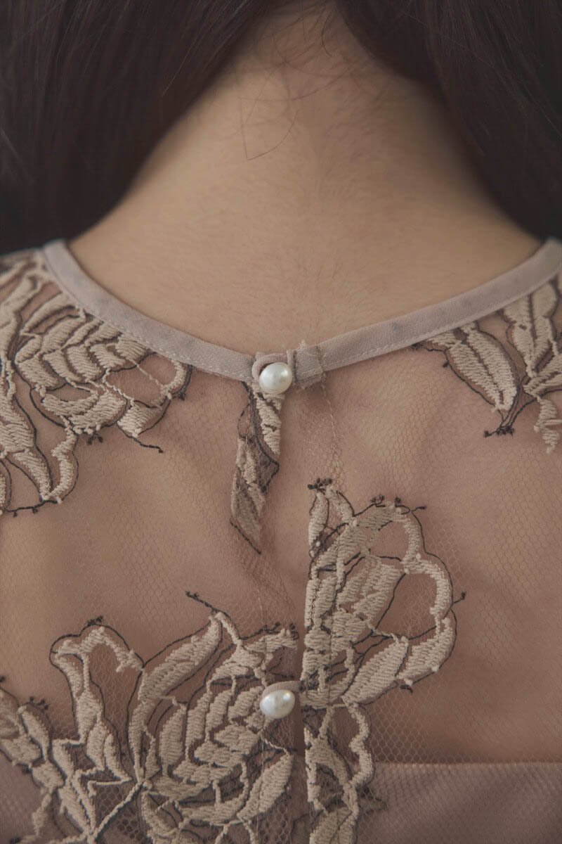 ダスティピンクのローズレースレイヤードドレス