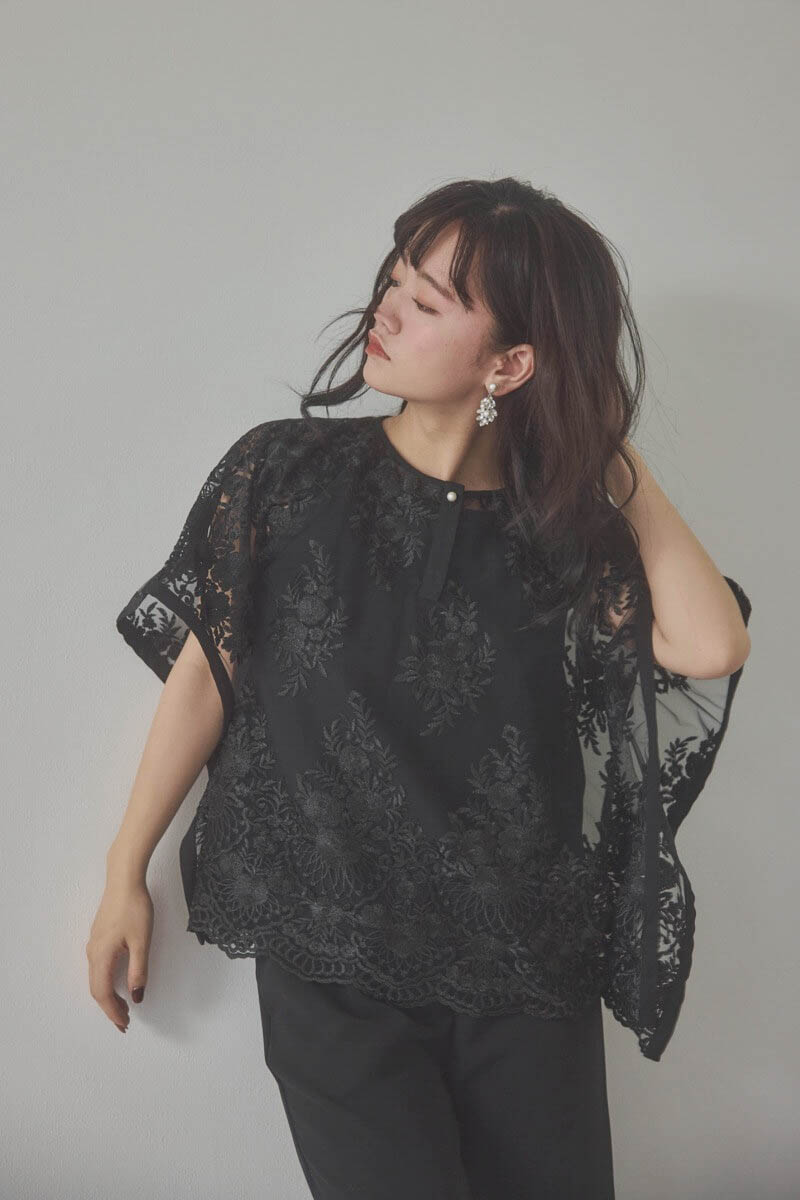 ブラックのバタフライスリーブパンツドレス