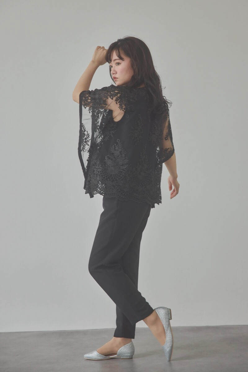 ブラックのバタフライスリーブパンツドレス