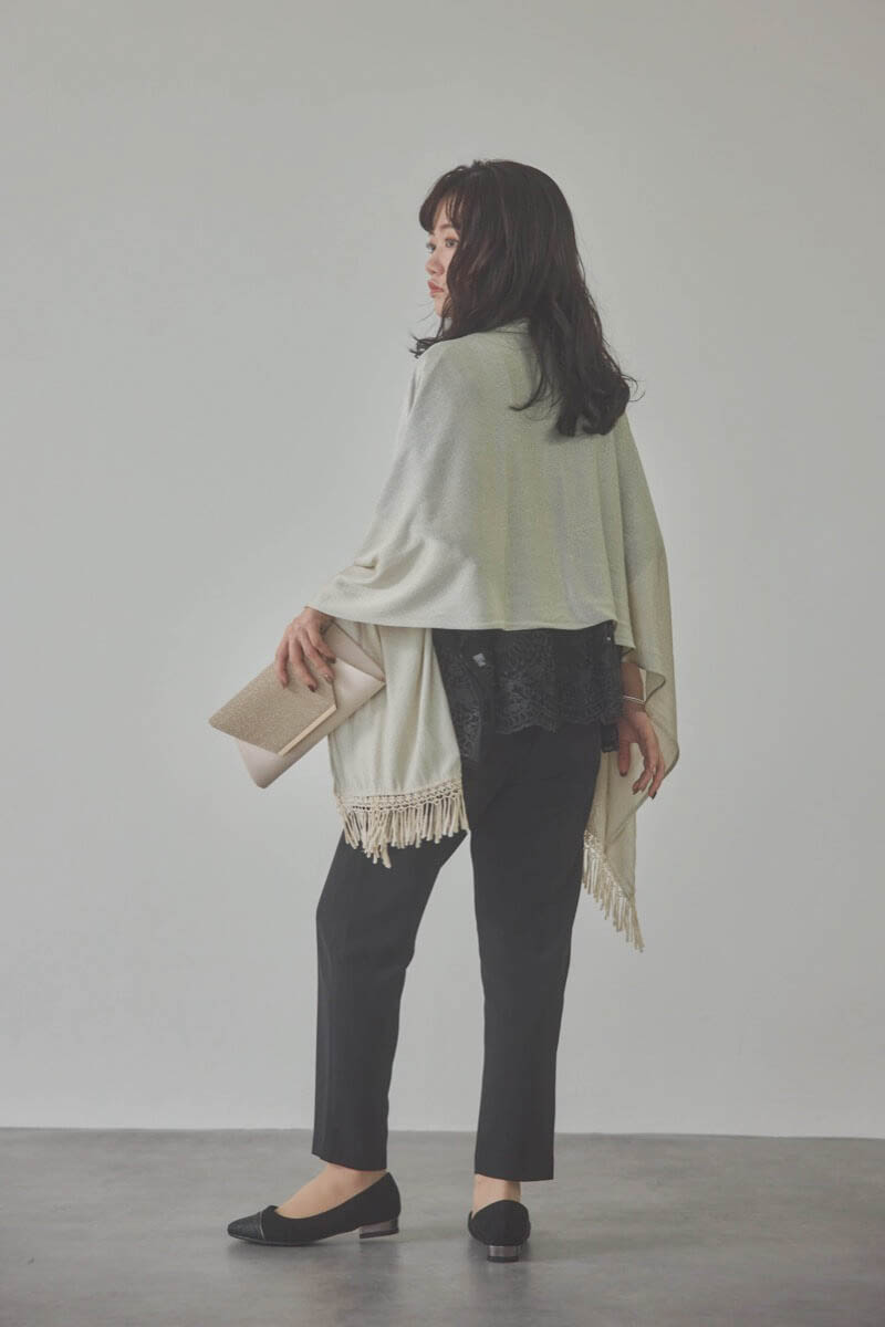 ブラックのバタフライスリーブパンツドレス