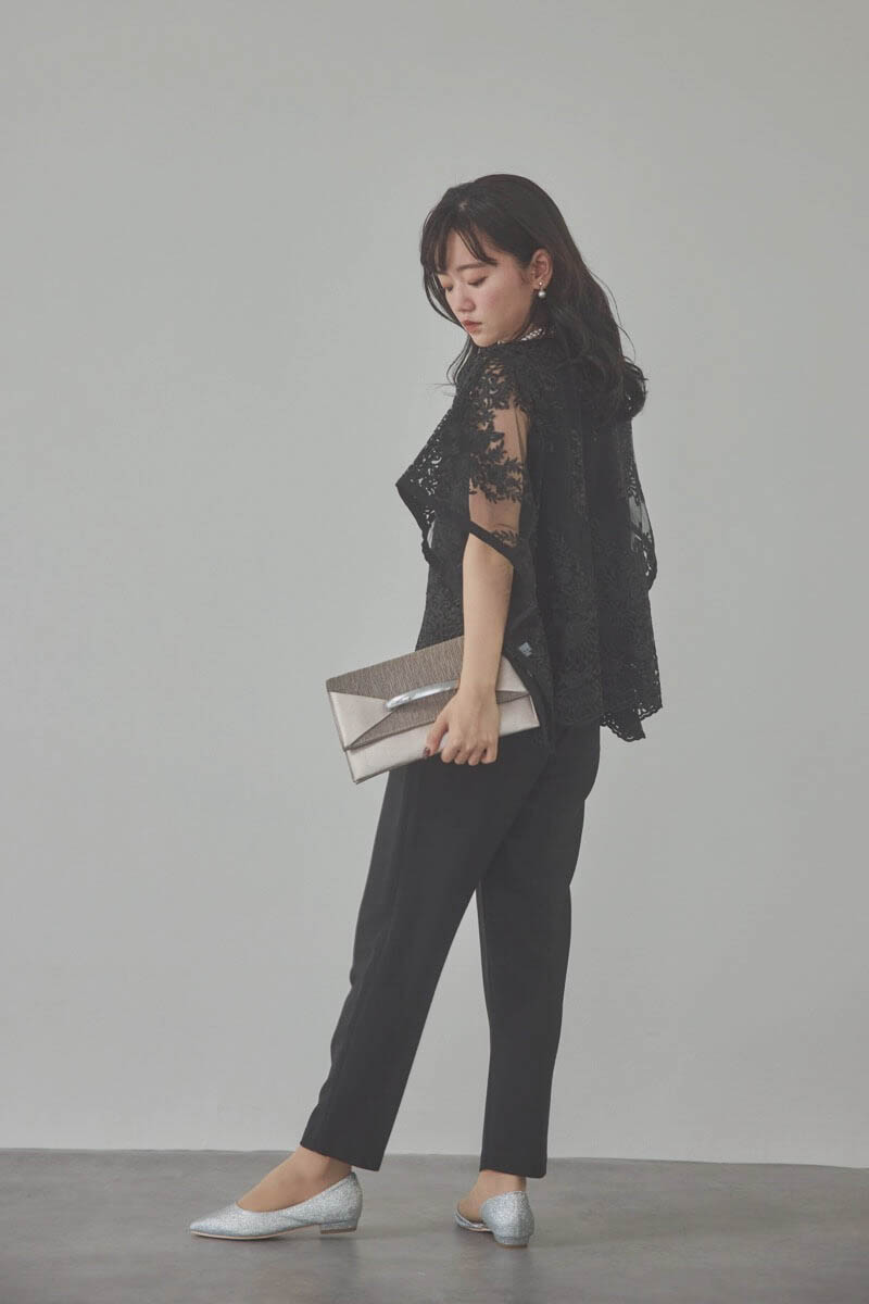 ブラックのバタフライスリーブパンツドレス