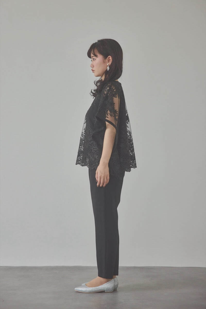 ブラックのバタフライスリーブパンツドレス