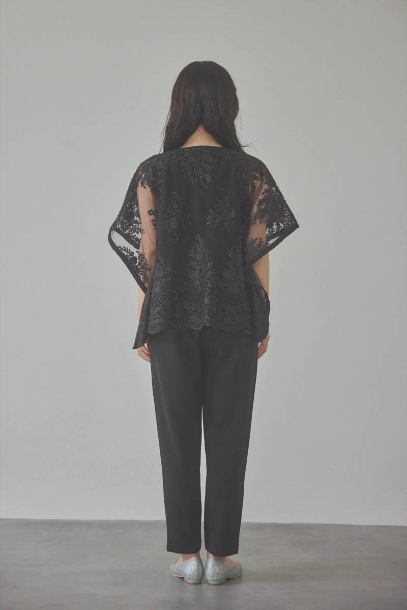 ブラックのバタフライスリーブパンツドレス