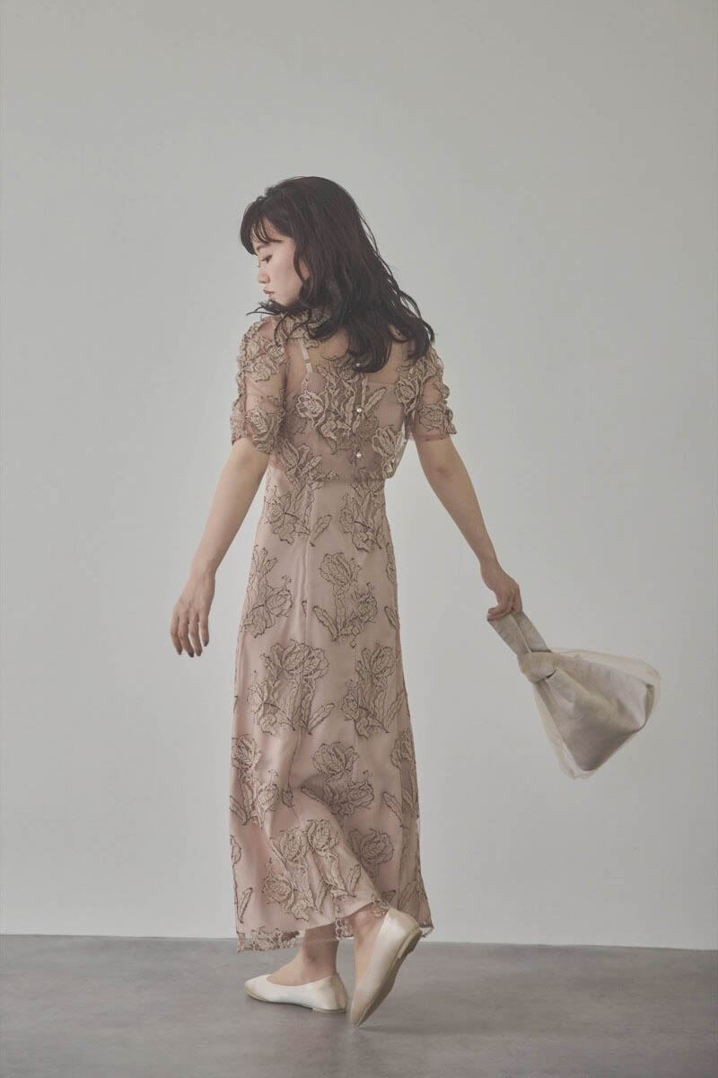 ダスティピンクのローズレースレイヤードドレス