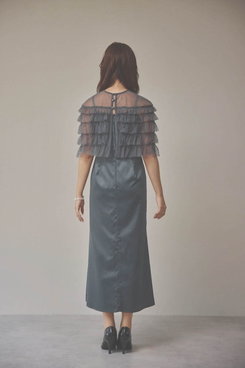 グレーのフリルケープブラウスセットドレス