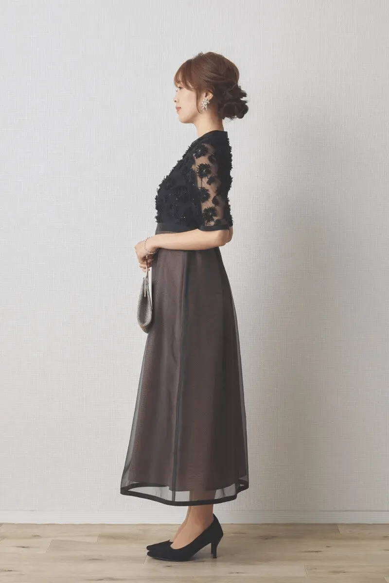 ブラック×ブラウンのエンブロイダリーミックスドレス