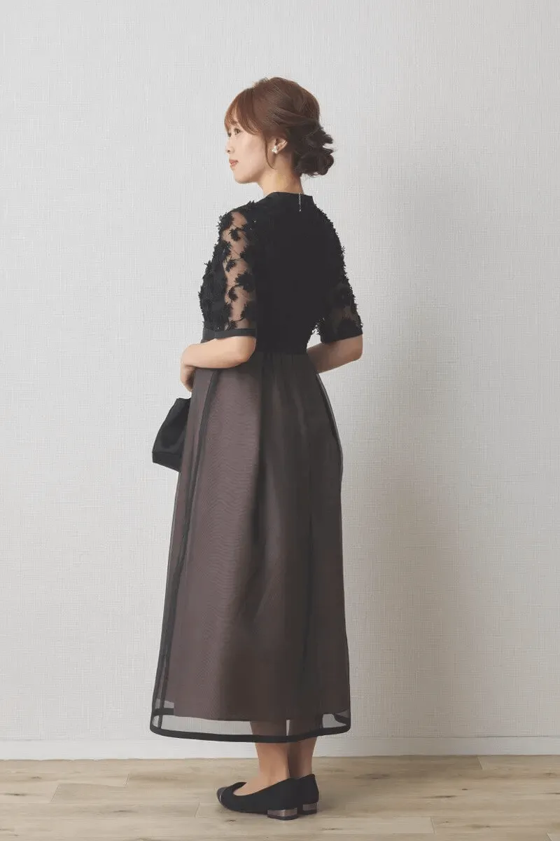 ブラック×ブラウンのエンブロイダリーミックスドレス