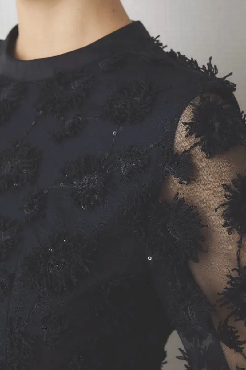 ブラック×ブラウンのエンブロイダリーミックスドレス