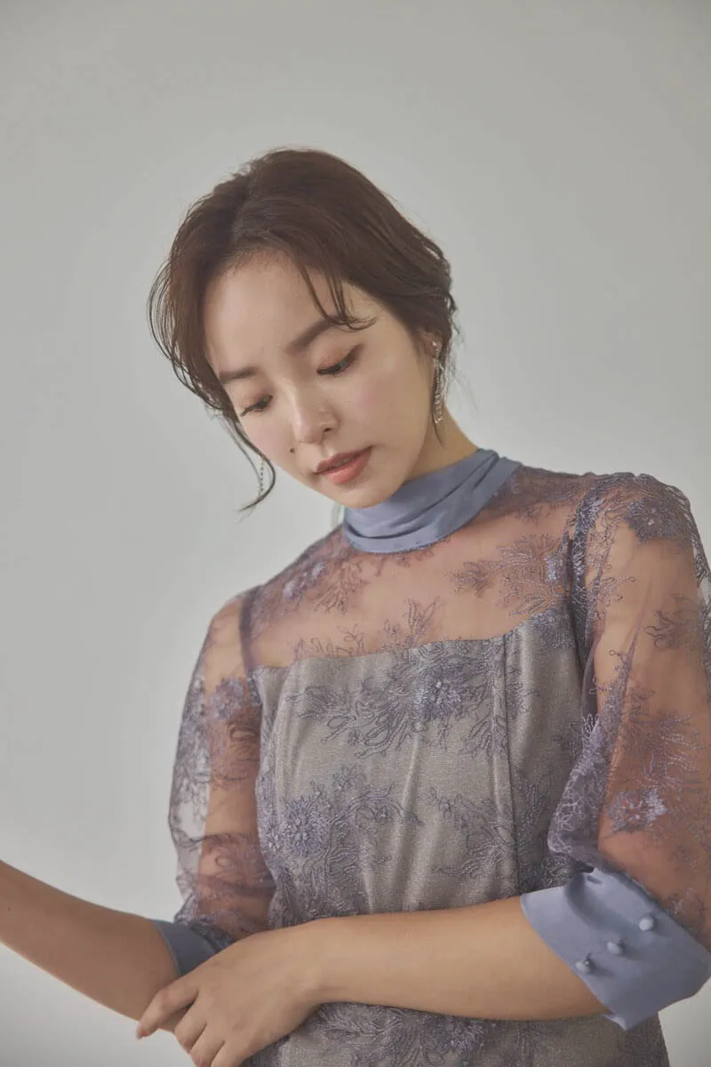 パープルのシャイニーレースリボンドレス