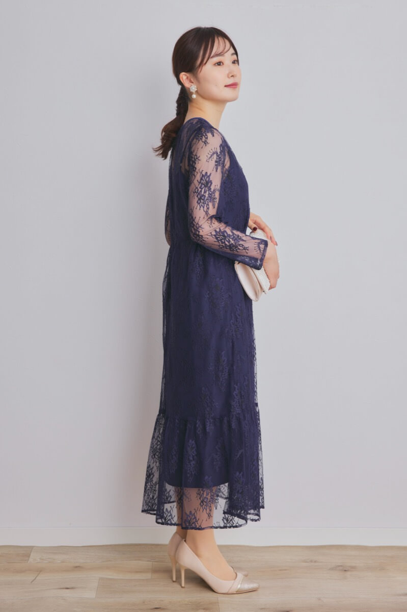 ネイビーのオールレース配色ドレス