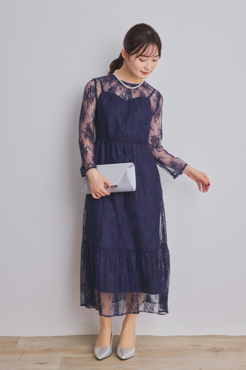 ネイビーのオールレース配色ドレス