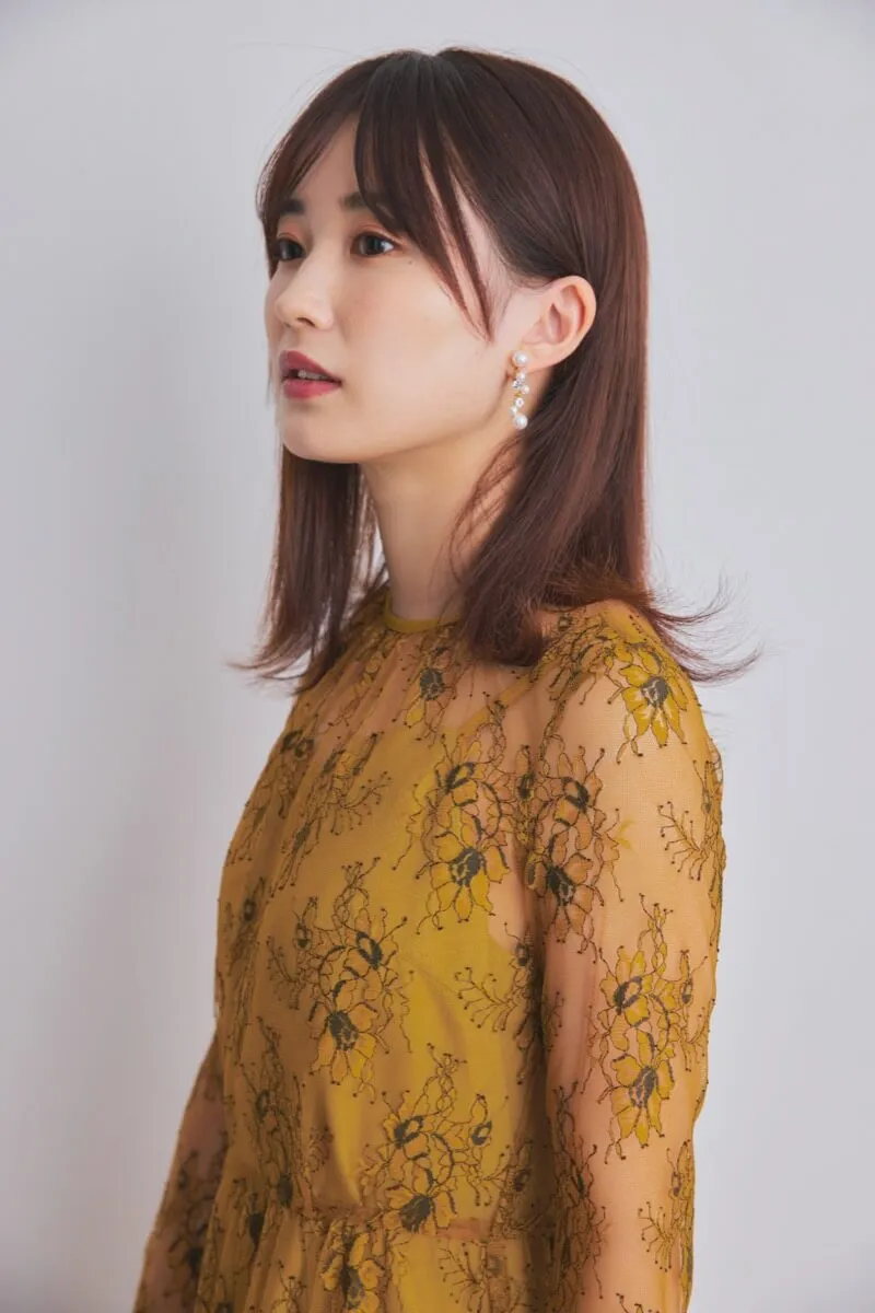 イエローのオールレース配色ドレス