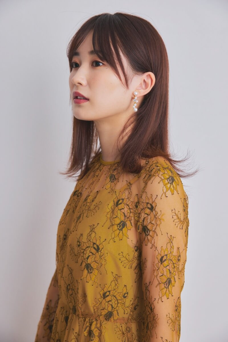 イエローのオールレース配色ドレス