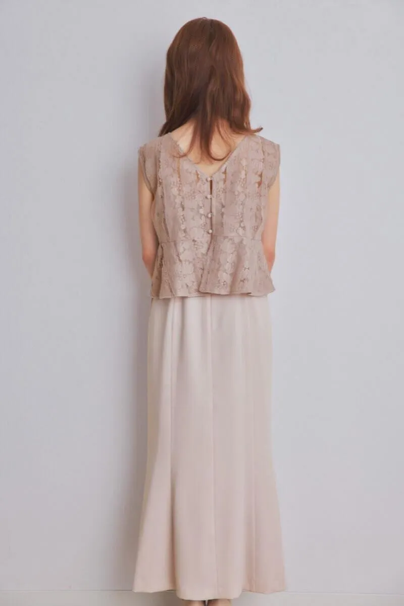 ピンクベージュのペプラムブラウスセットドレス