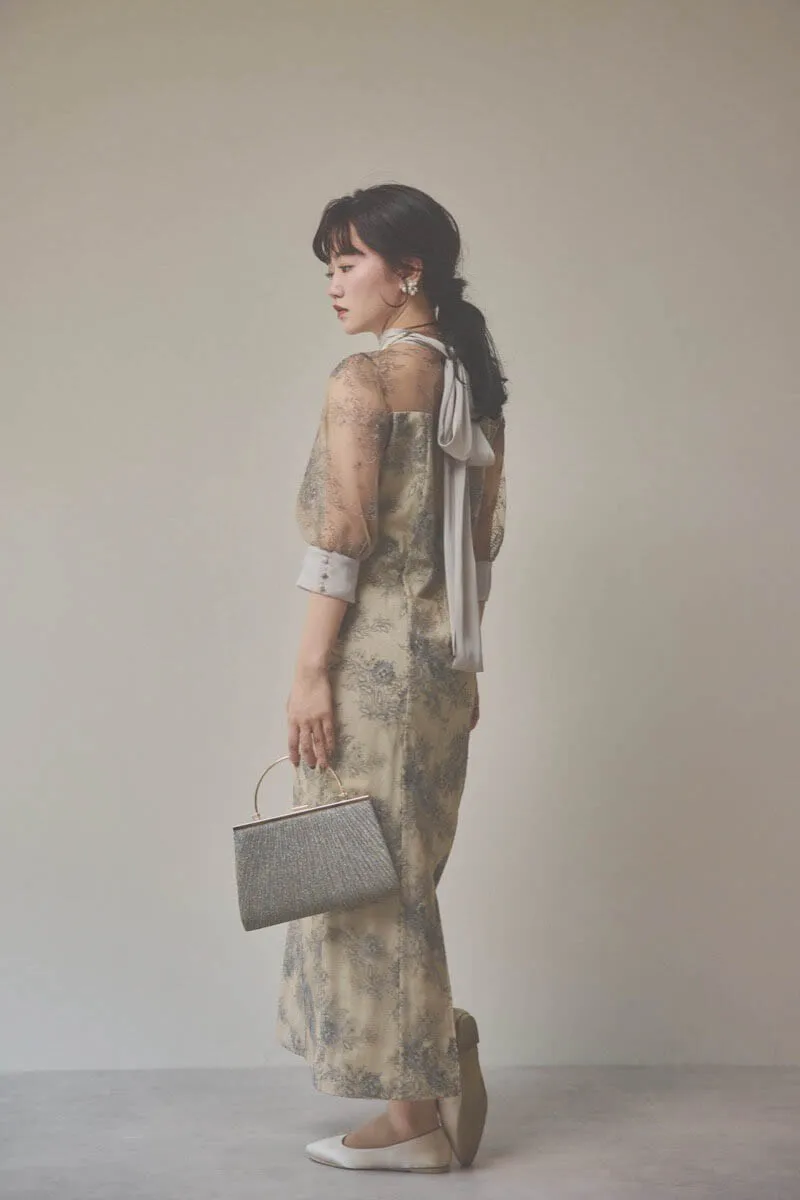 ベージュのシャイニーレースリボンドレス