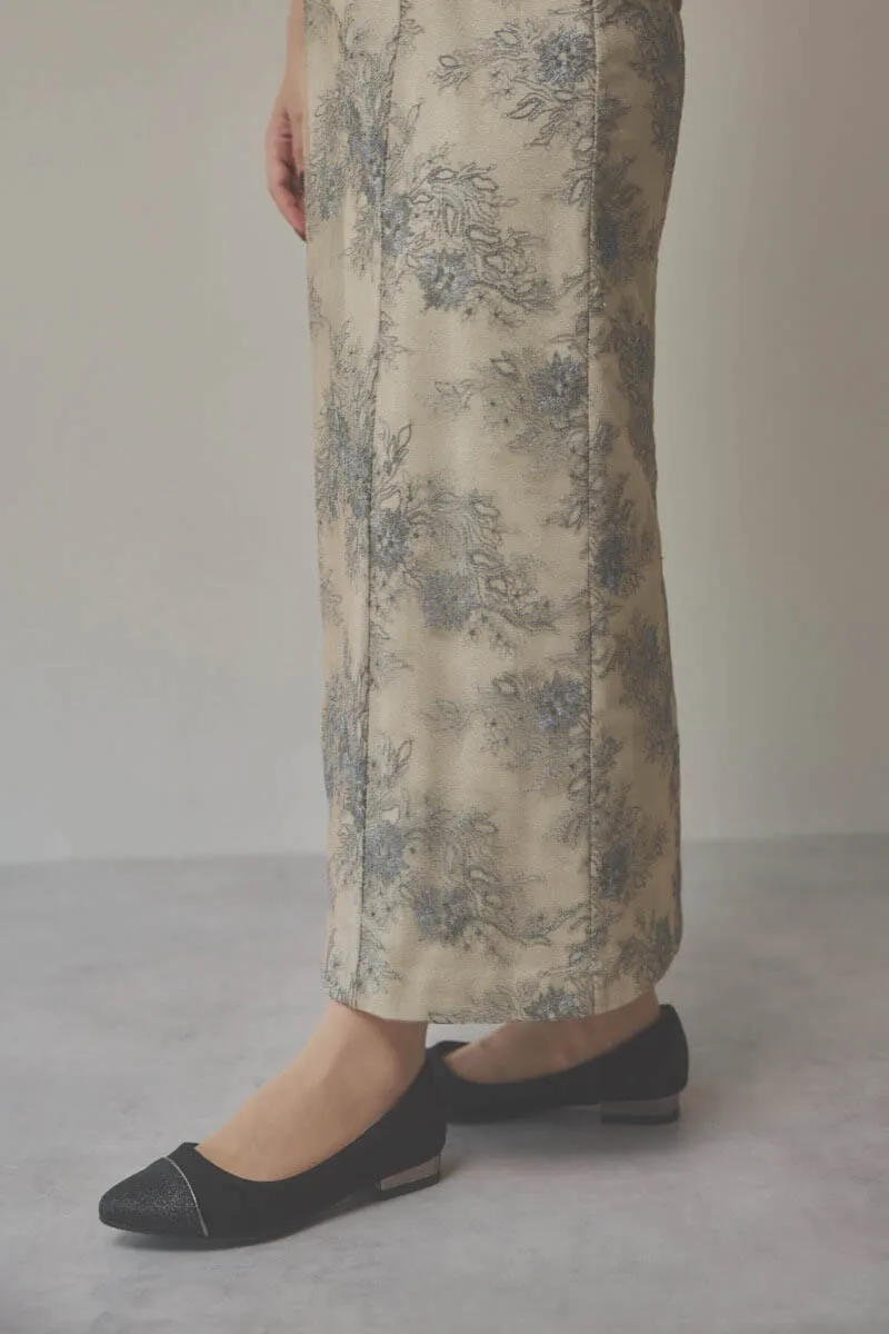 ベージュのシャイニーレースリボンドレス