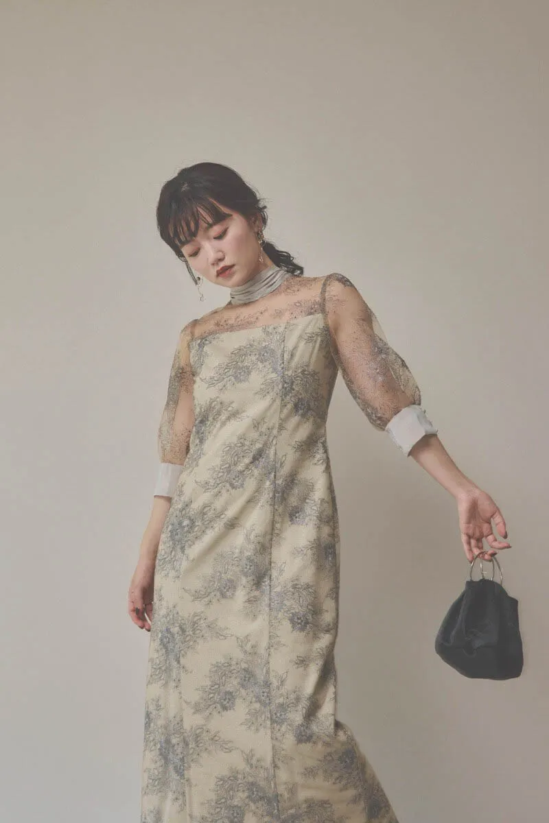 ベージュのシャイニーレースリボンドレス