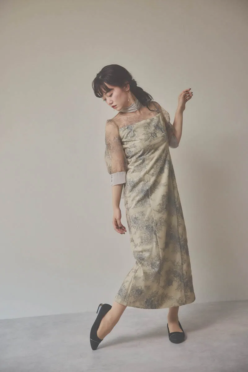 ベージュのシャイニーレースリボンドレス