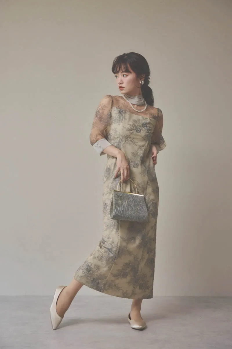 ベージュのシャイニーレースリボンドレス