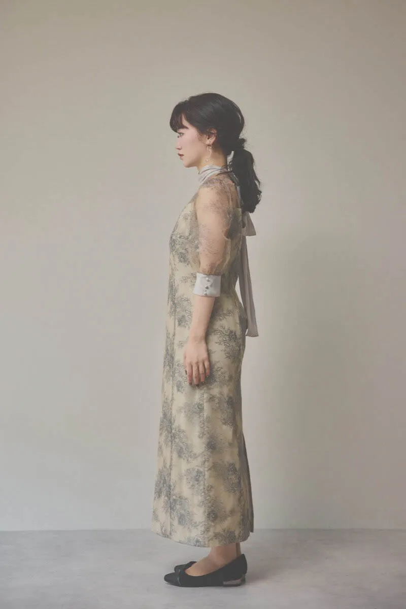 ベージュのシャイニーレースリボンドレス