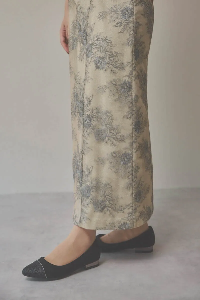 ベージュのシャイニーレースリボンドレス