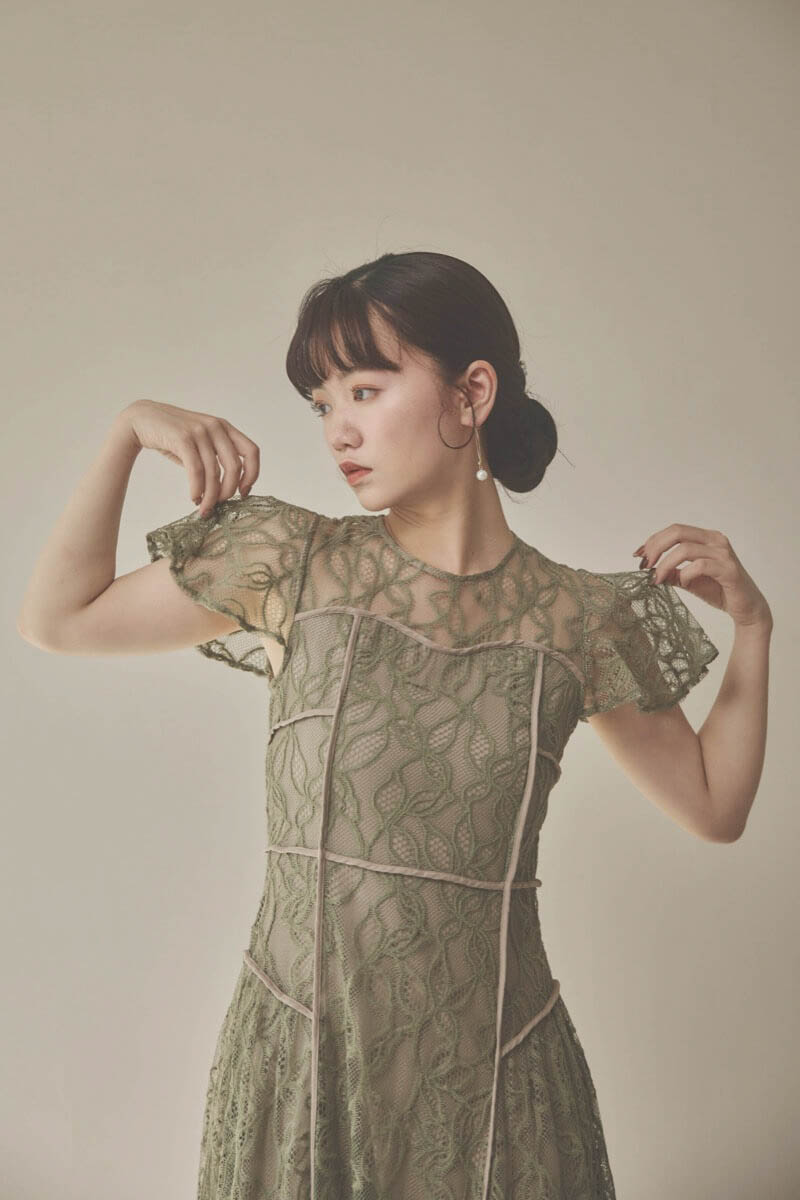 カーキのパイピングビスチェレースドレス