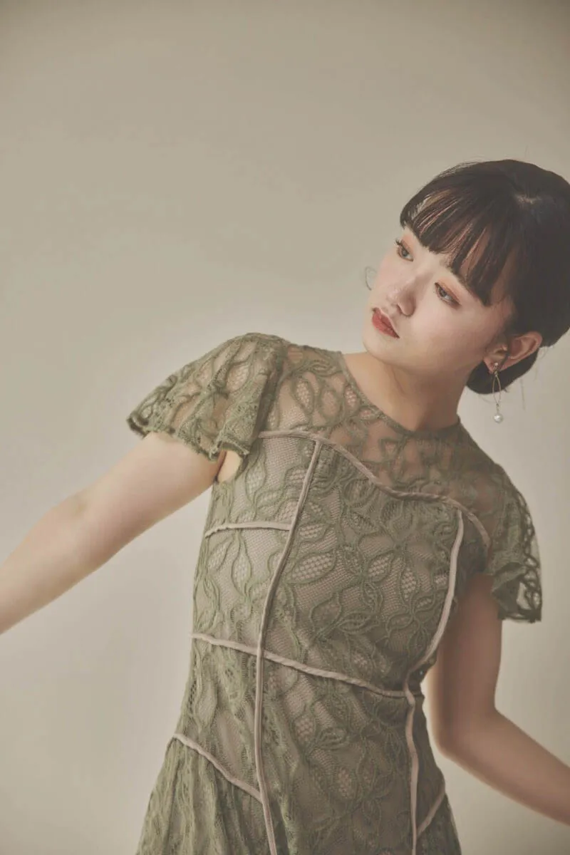 カーキのパイピングビスチェレースドレス