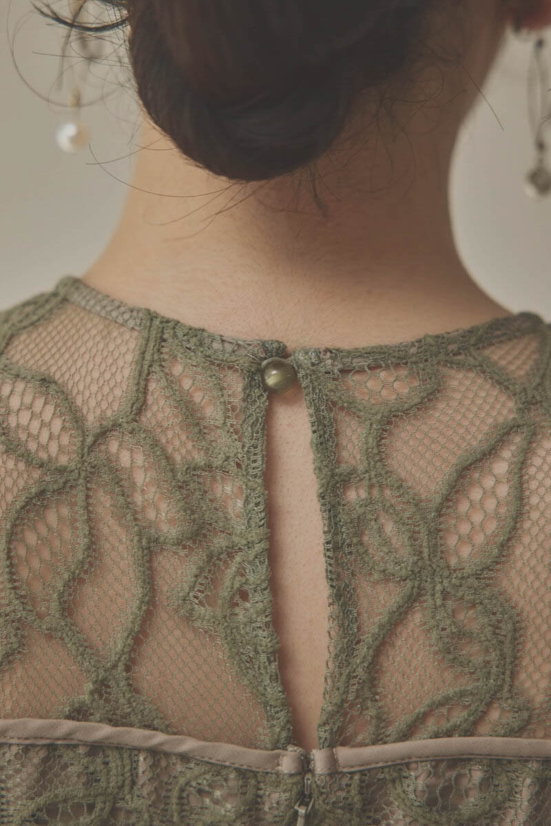 カーキのパイピングビスチェレースドレス