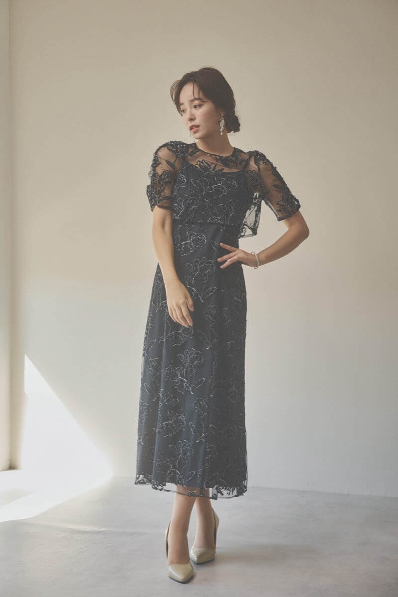 ブラックのローズレースレイヤードドレス