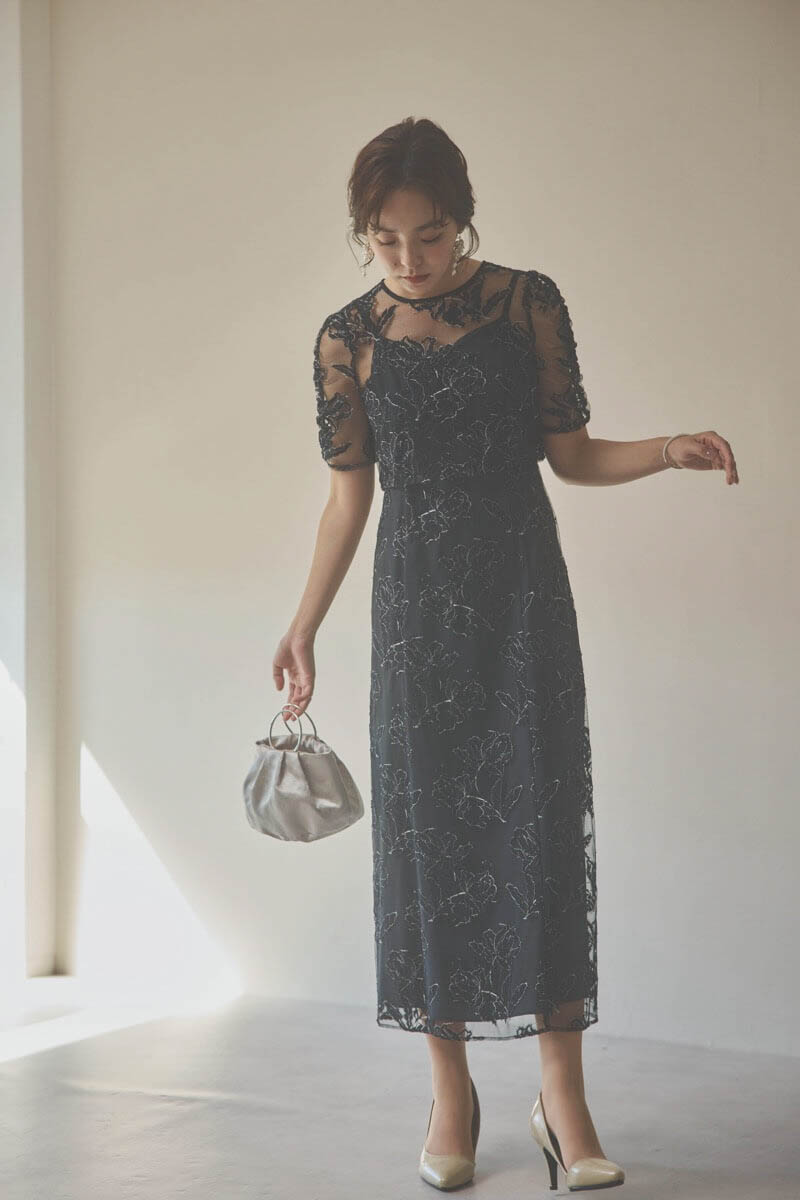 ブラックのローズレースレイヤードドレス