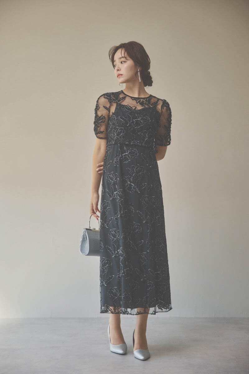 ブラックのローズレースレイヤードドレス