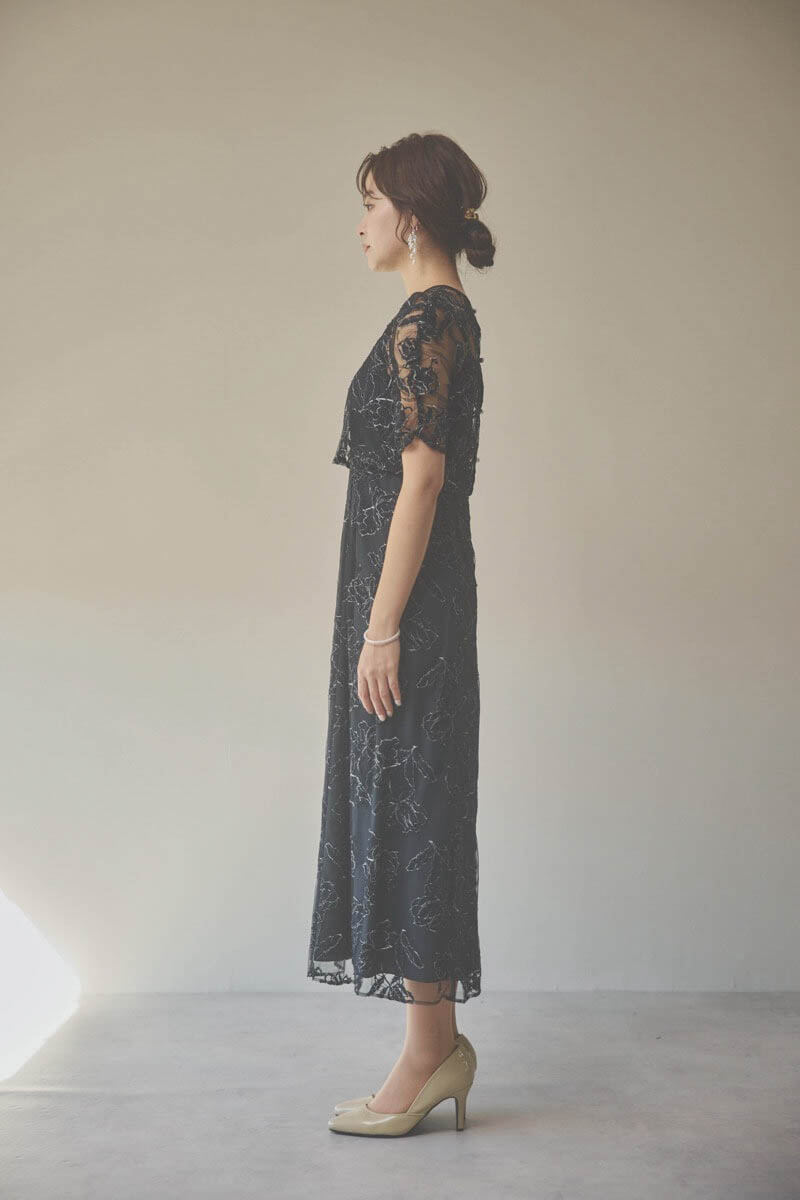 ブラックのローズレースレイヤードドレス