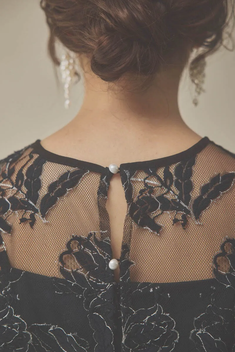 ブラックのローズレースレイヤードドレス