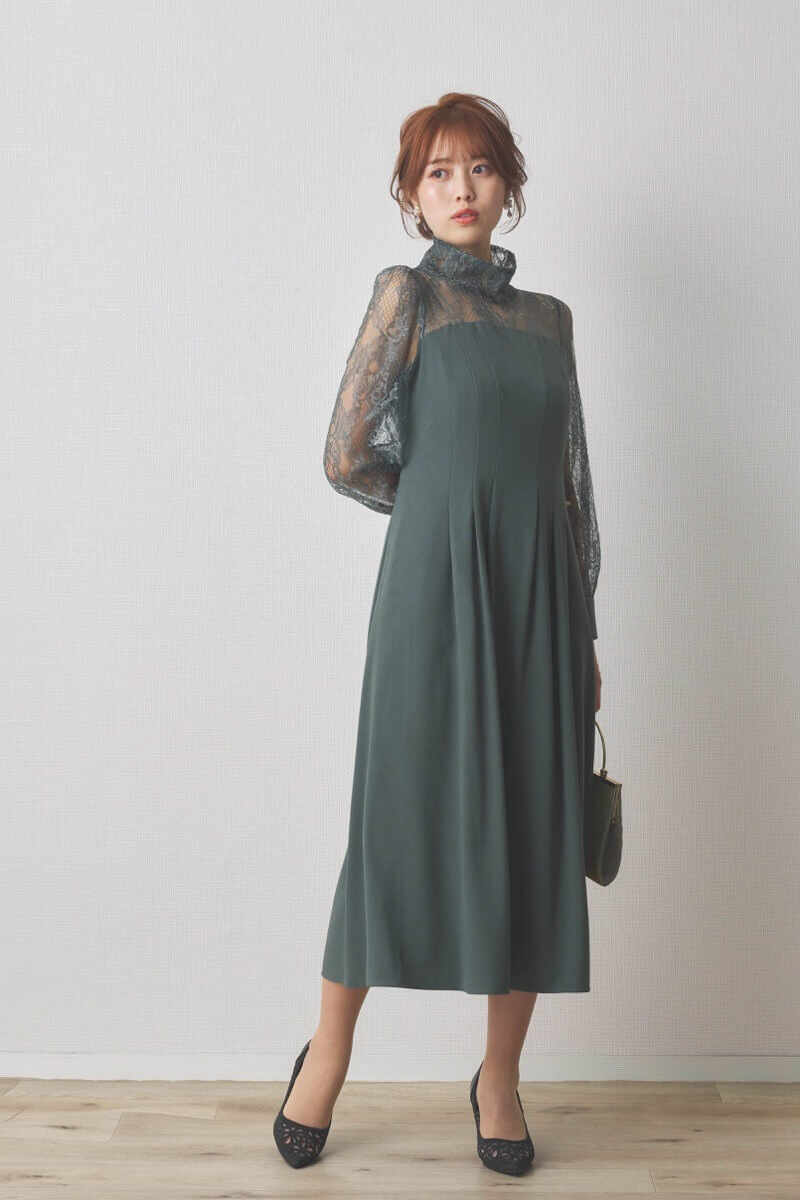グリーンのハイネック切替レースドレス