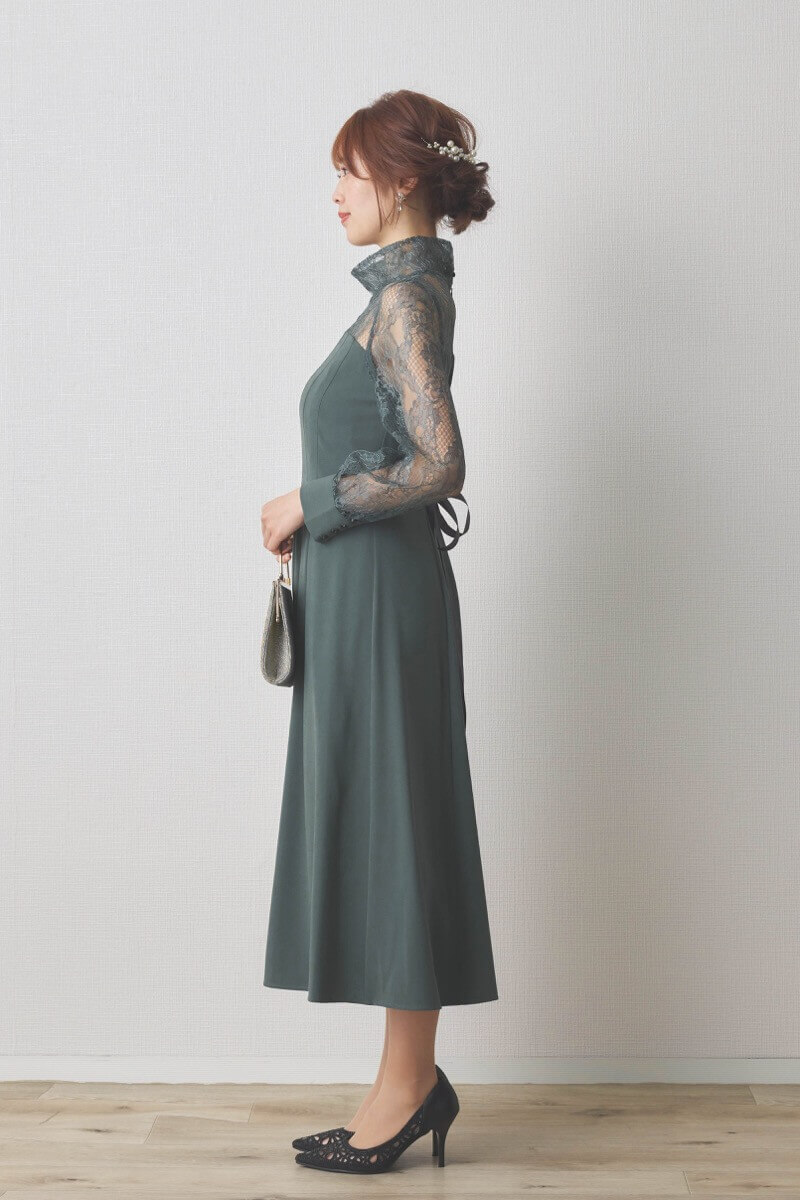 グリーンのハイネック切替レースドレス