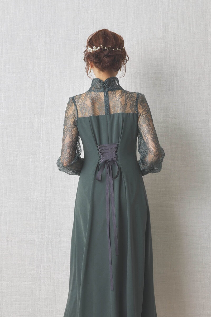グリーンのハイネック切替レースドレス