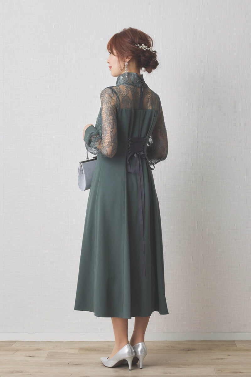 グリーンのハイネック切替レースドレス