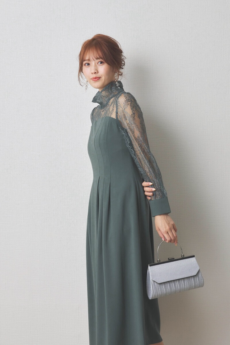 グリーンのハイネック切替レースドレス