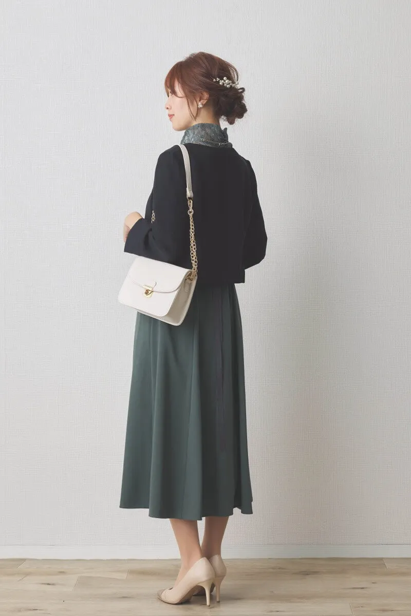 グリーンのハイネック切替レースドレス