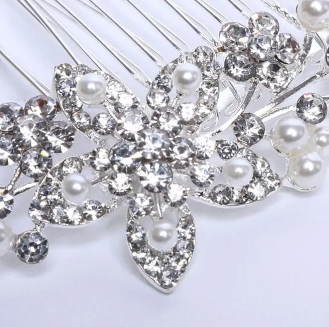 パールとビジューのフラワーコーム
