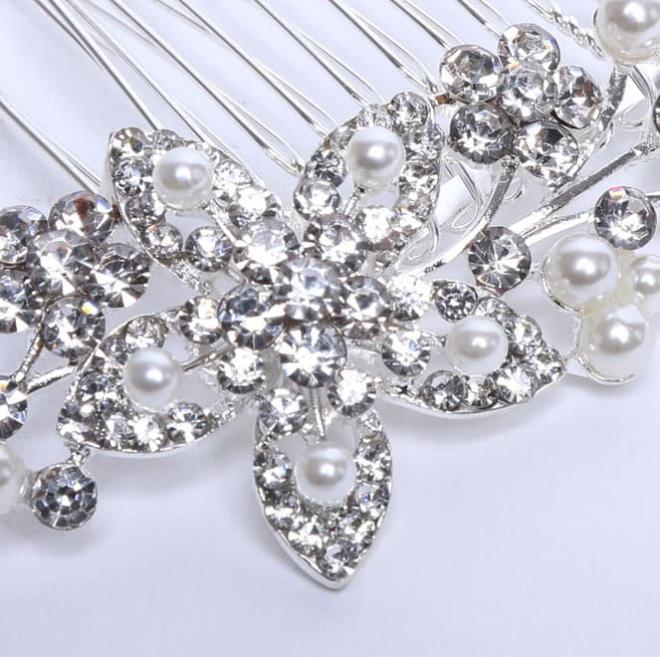 パールとビジューのフラワーコーム