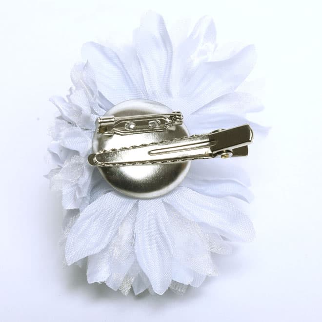 ラメ入りグレーのフラワーコサージュ