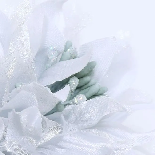 ラメ入りグレーのフラワーコサージュ