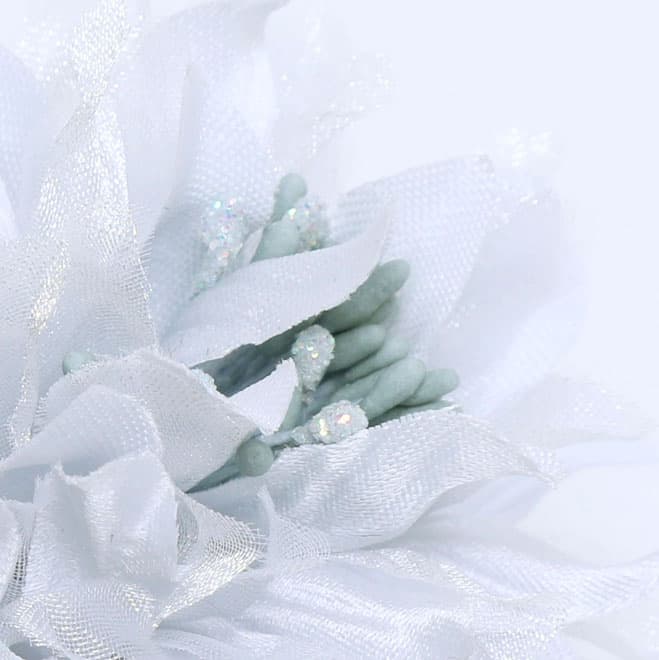 ラメ入りグレーのフラワーコサージュ