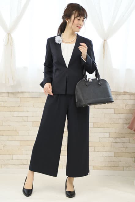 ラメ入りグレーのフラワーコサージュ