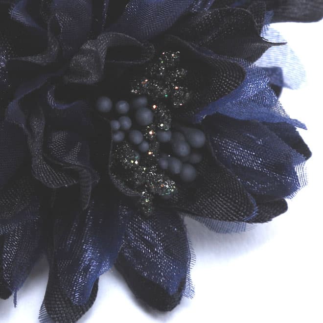 ラメ入りネイビーのフラワーコサージュ