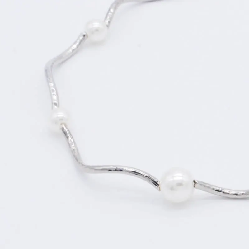 パール×メタルのウェーブネックレス(シルバー)