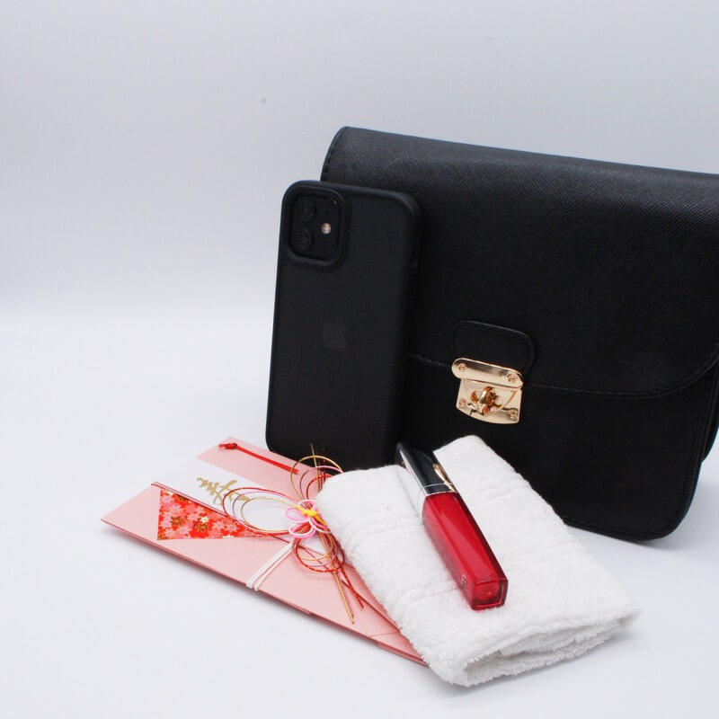 ブラックのレザーショルダーバッグ