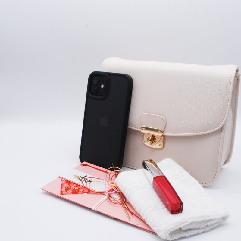 ライトベージュのレザーショルダーバッグ