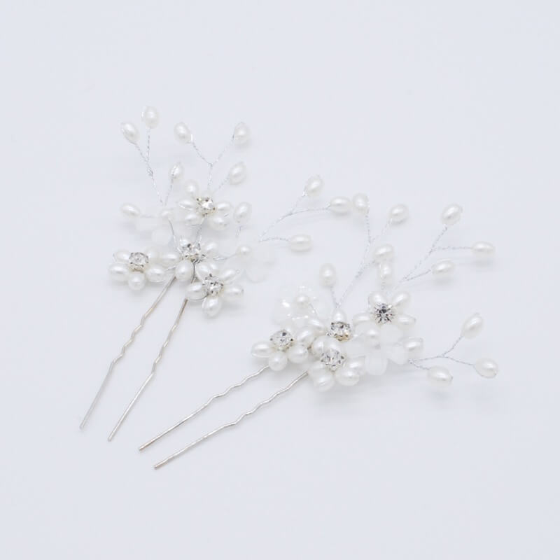 ホワイトパールとミニフラワーのピン(2個セット)